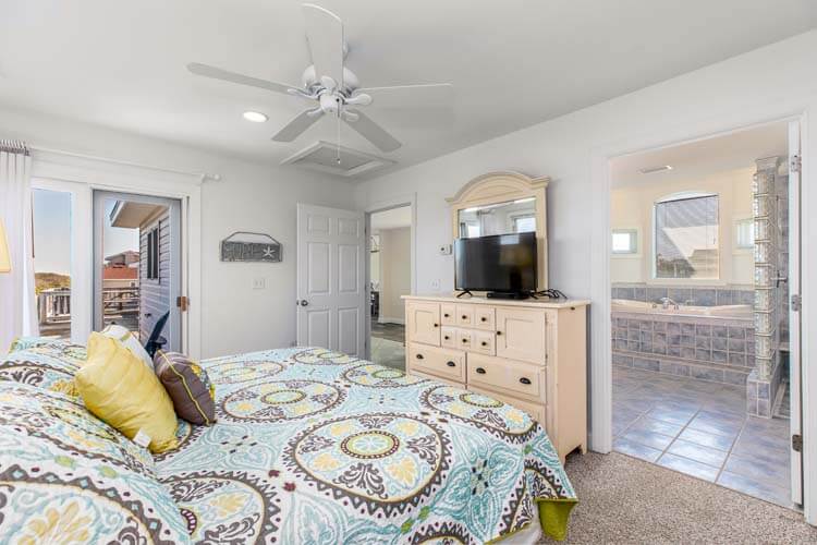 2nd Floor King with Private Bath