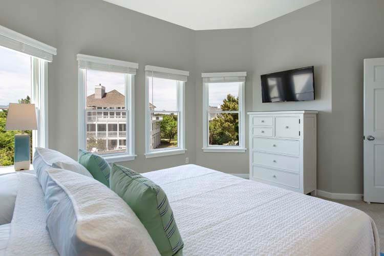 1st Floor King with Private Bath