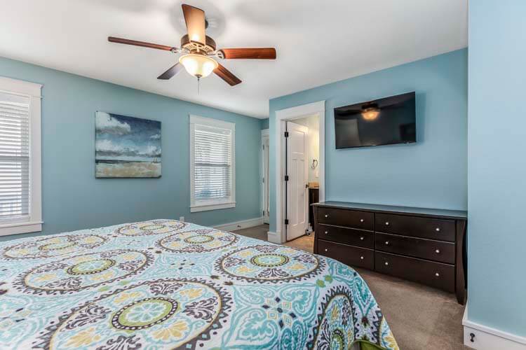 1st Floor King with Private Bath