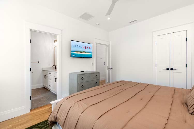 2nd Floor King with Private Bath