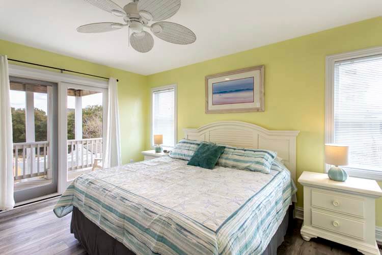 1st Floor King with Private Bath