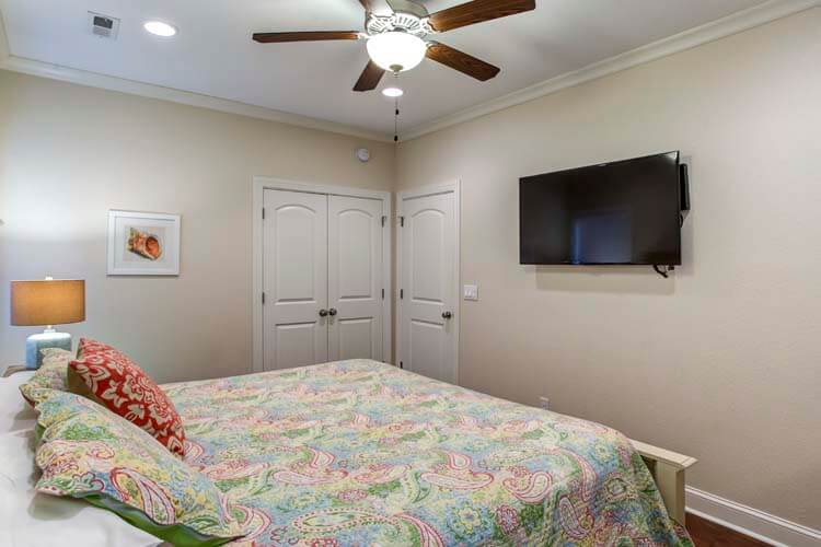 1st Floor King with Shared Bath