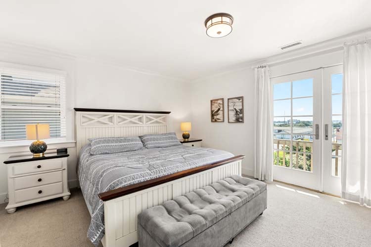 2nd Floor King with Private Bath
