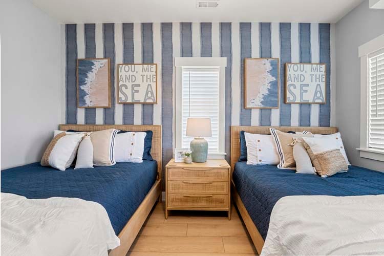 2nd Floor Queens with Private Bath