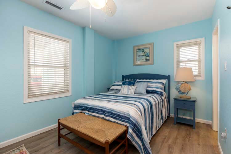 Ground Floor Queen with Private Bath