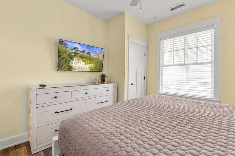 1st Floor King with Private Bath