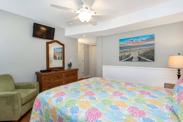 Ground Floor Queen with Private Bath