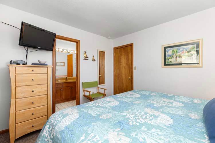 2nd Floor King with Shared Bath