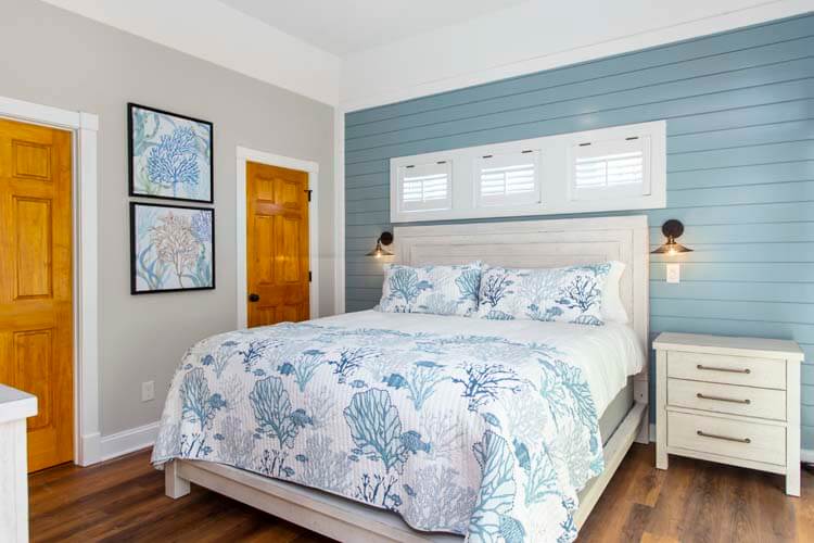 2nd Floor North King with Private Bath