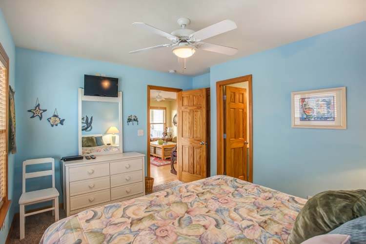 1st Floor King with Private Bath