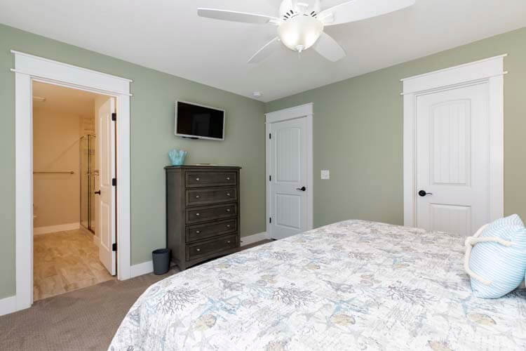 1st Floor King with Private Bath