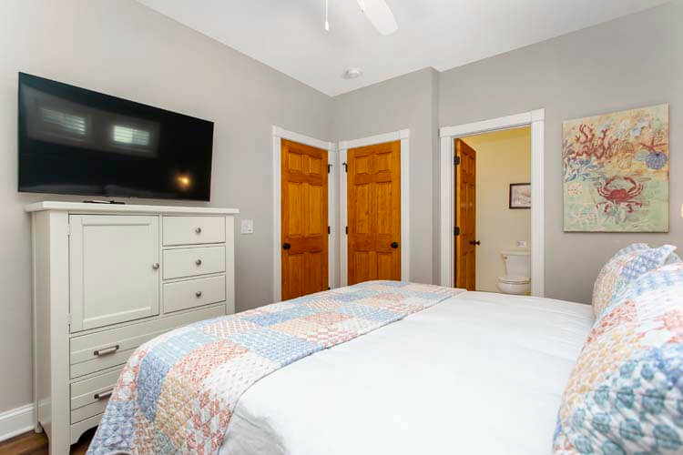 1st Floor King with Private Bath