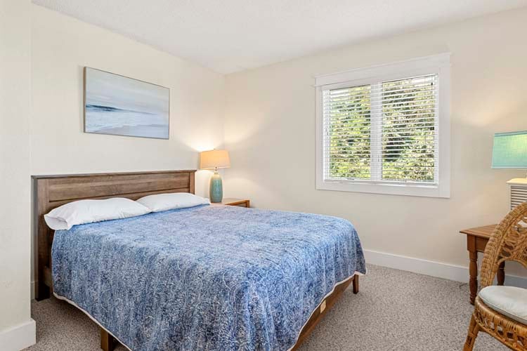 1st Floor Queen Bedroom