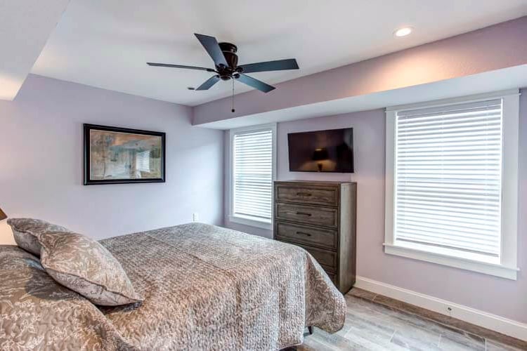 2nd Floor Queen with Private Bath (3)