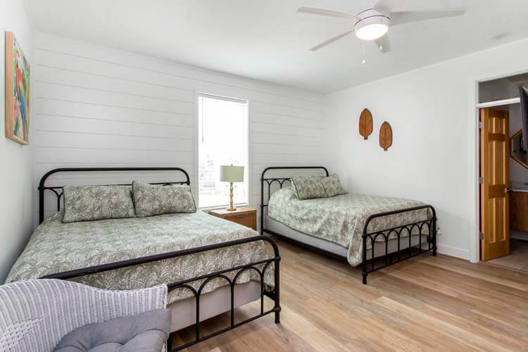 1st Floor Queens with Private Bath