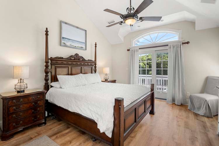 2nd Floor King with Private Bath