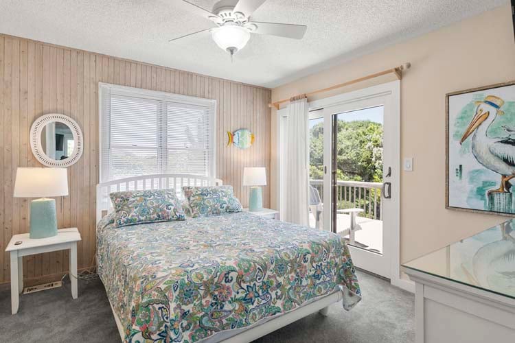 1st Floor Queen Bedroom