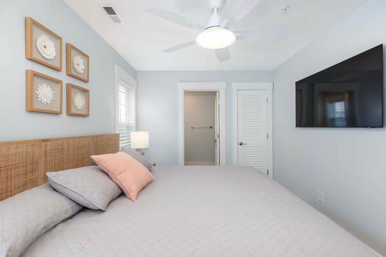 1st Floor King with Private Bath (9)