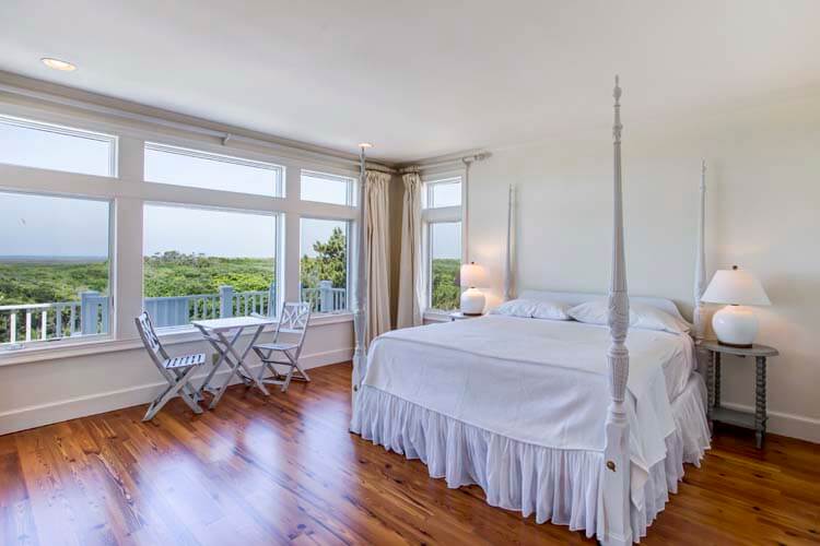 1st Floor King with Shared Bath