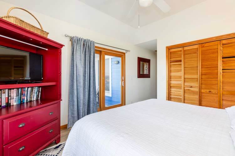 2nd Floor King with Private Bath