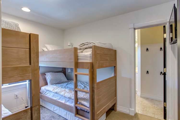 1st Floor Twin Bunks with Private Bath