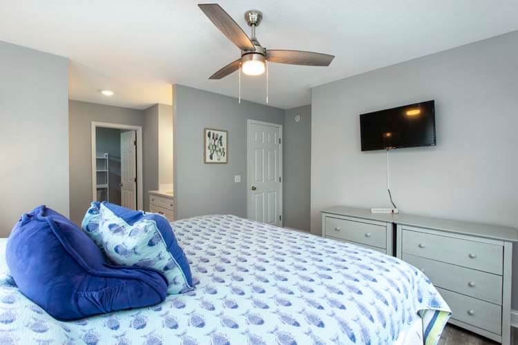 1st Floor King with Private Bath