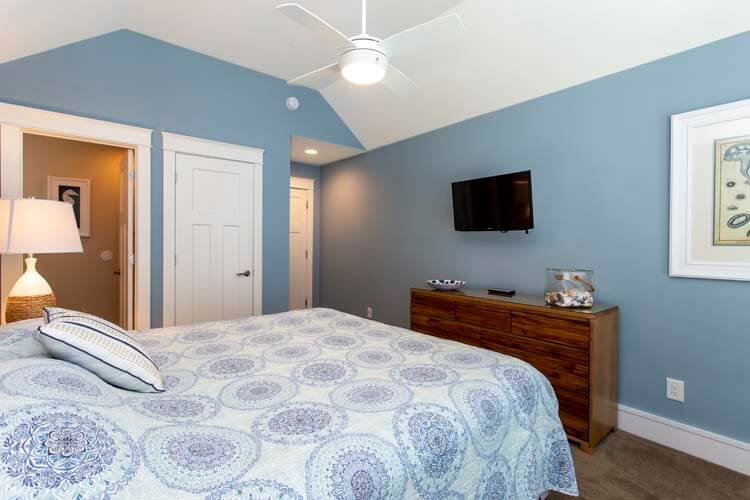 2nd Floor King with Private Bath