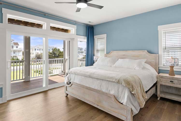 1st Floor King with Private Bath