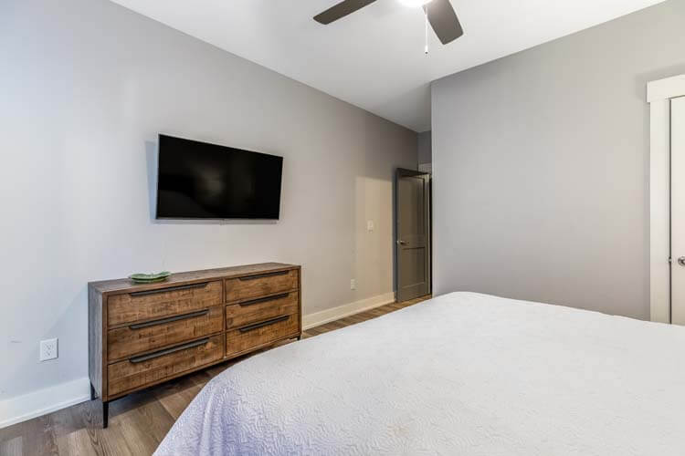 1st Floor King with Private Bath