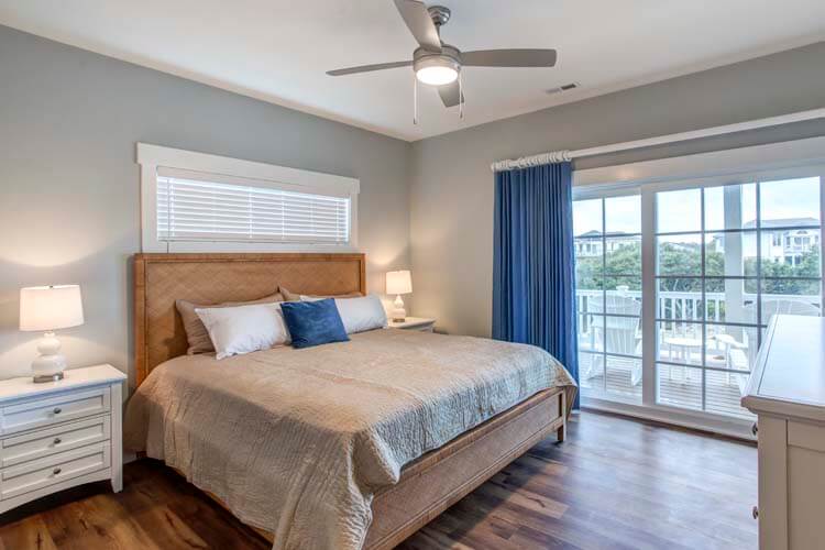 1st Floor King with Private Bath