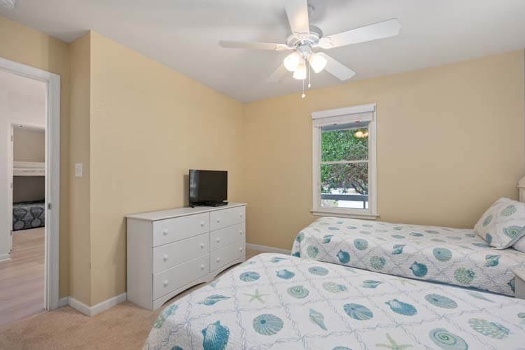 1st Floor Twins with Private Bath