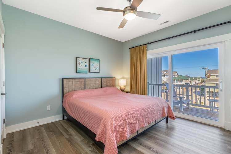 2nd Floor King with Private Bath