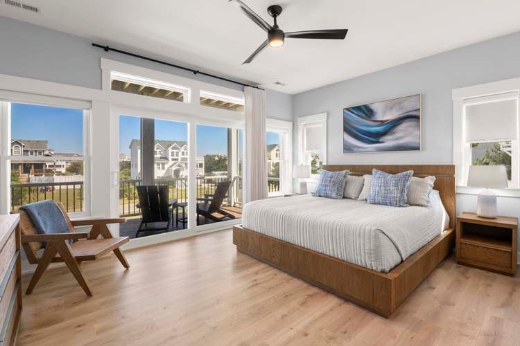 1st Floor King with Private Bath