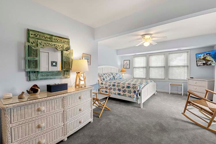 1st Floor King with Private Bath