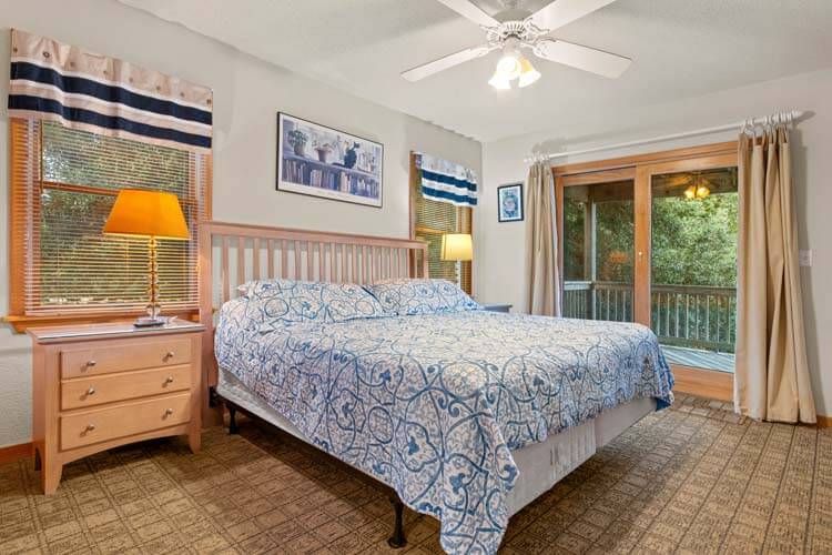 1st Floor King with Private Bath