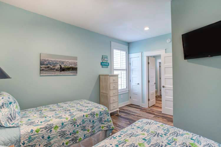 Ground Floor Twins with Shared Bath