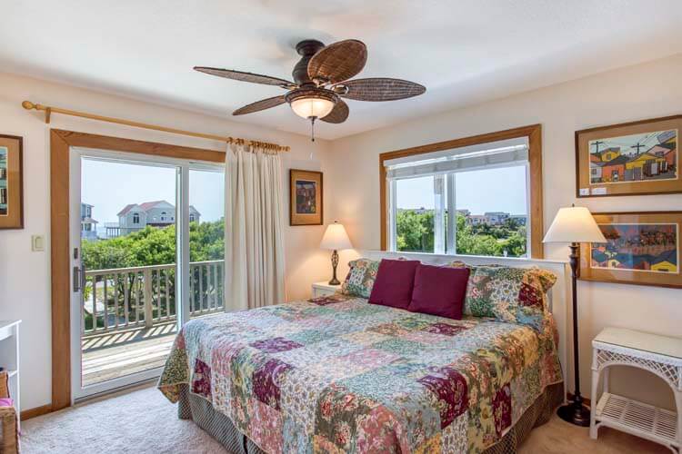 1st Floor King Bedroom