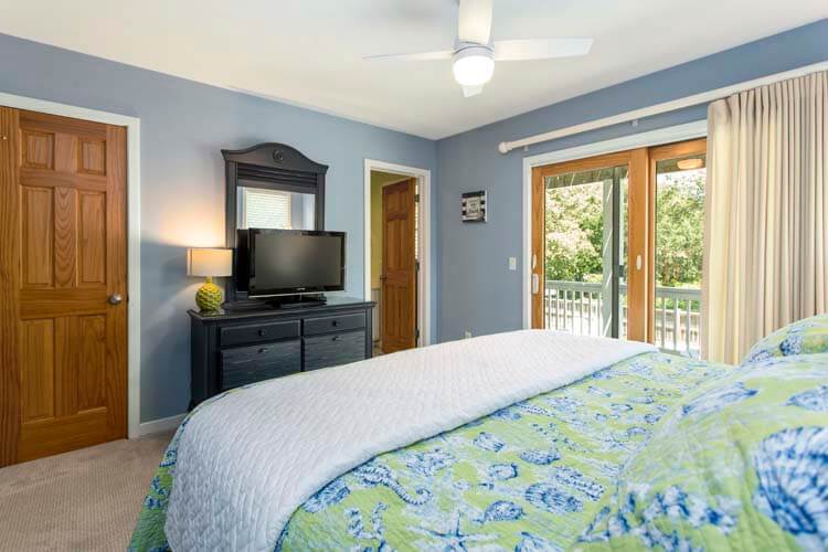 1st Floor King with Private Bath