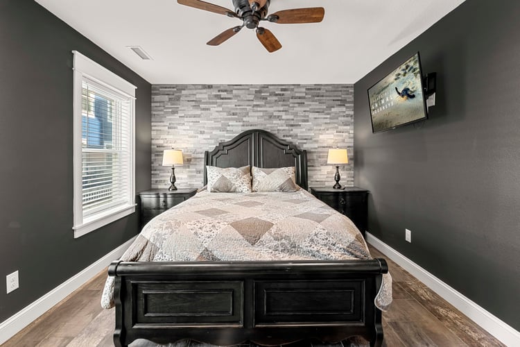 Ground Floor Queen with Private Bath (14)