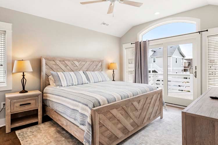2nd Floor King with Private Bath