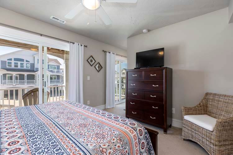 1st Floor King with Private Bath
