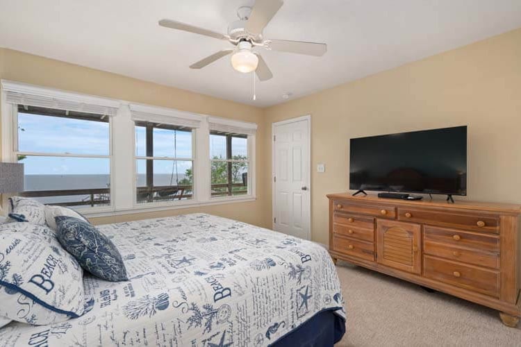 1st Floor King with Private Bath