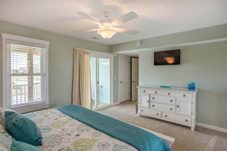 1st Floor King with Private Bath