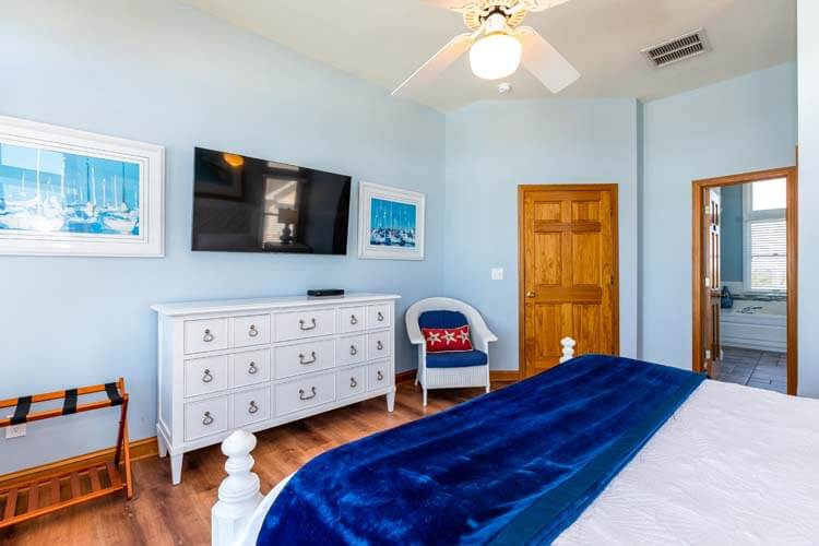 2nd Floor King with Private Bath