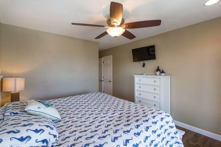 1st Floor King with Private Bath