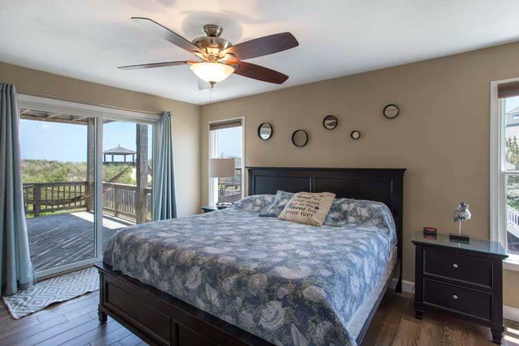 1st Floor King with Private Bath