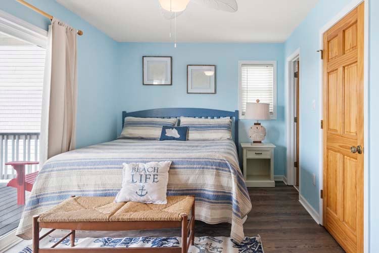 1st Floor King with Private Bath