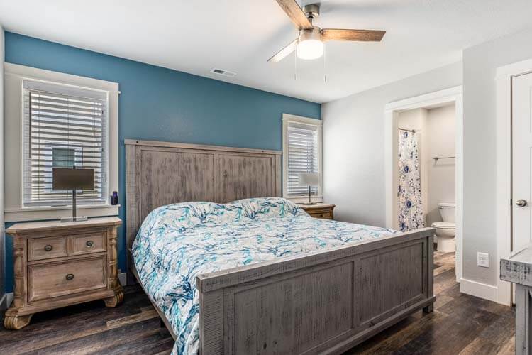 1st Floor King with Private Bath