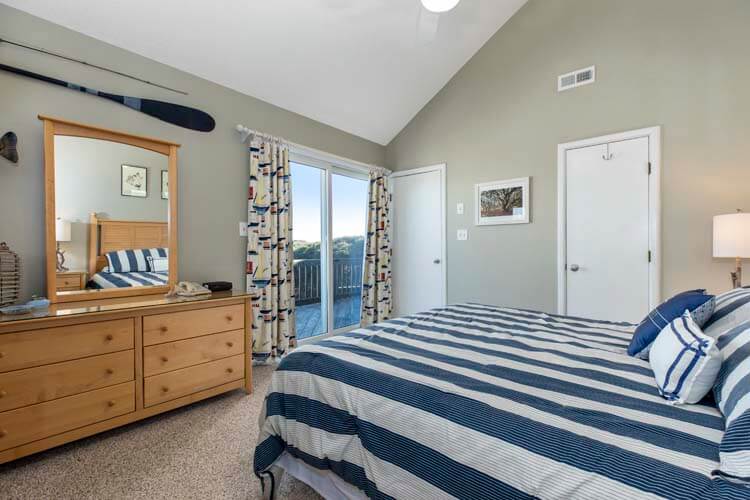 2nd Floor King with Private Bath