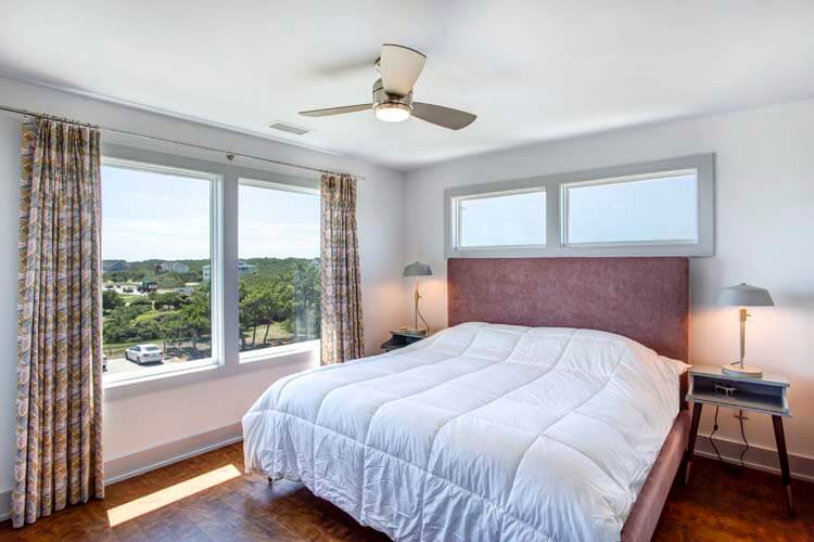 2nd Floor King with Private Bath (SW)